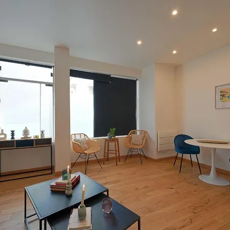 Superbe De 2 Pieces Apartment *