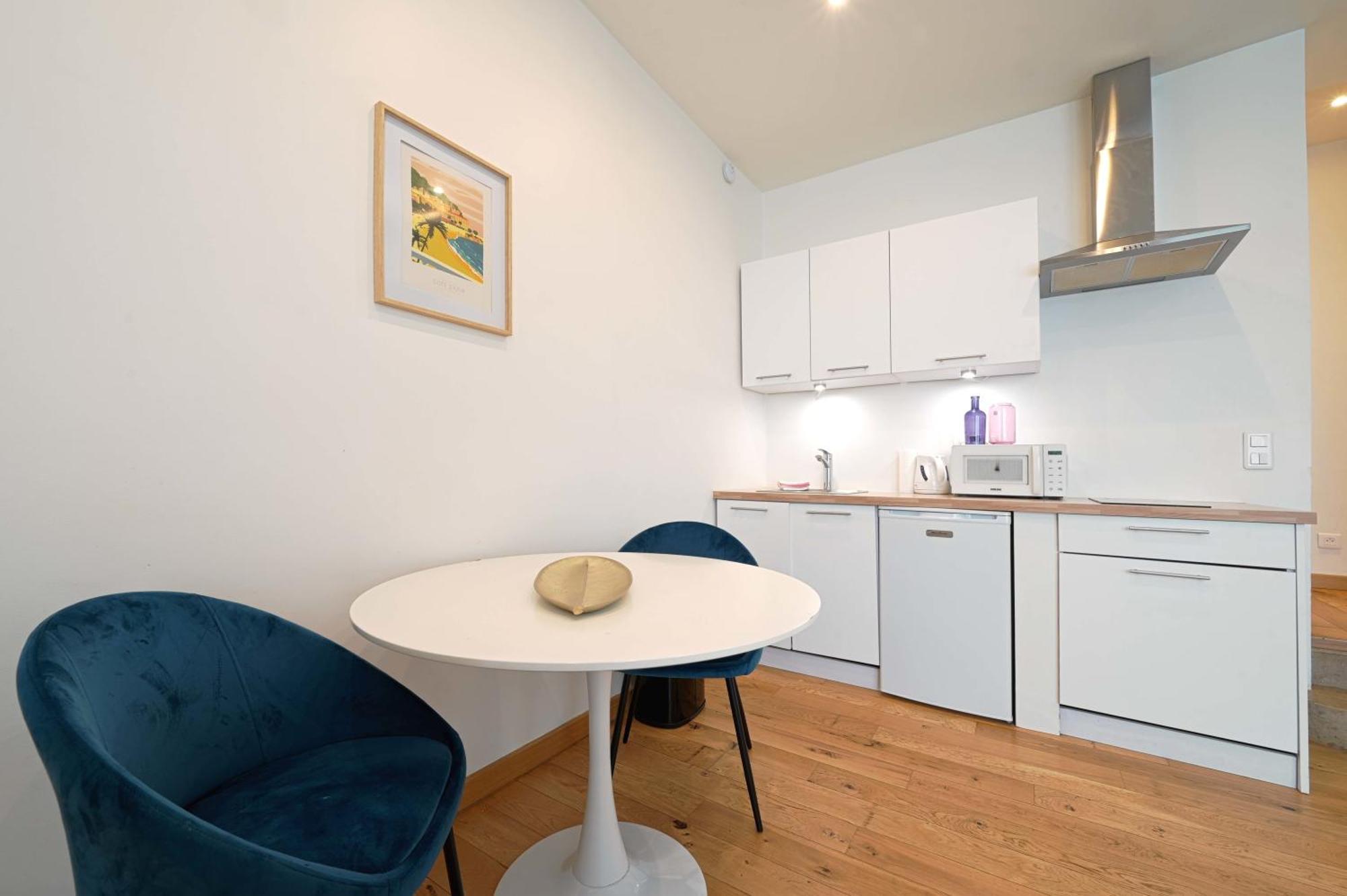 Apartment Superbe De 2 Pieces *