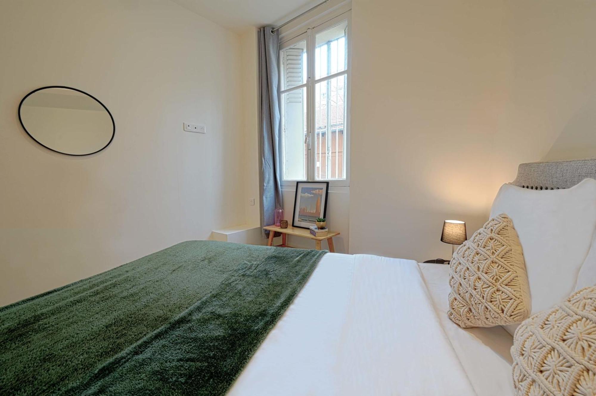 Superbe De 2 Pieces Apartment