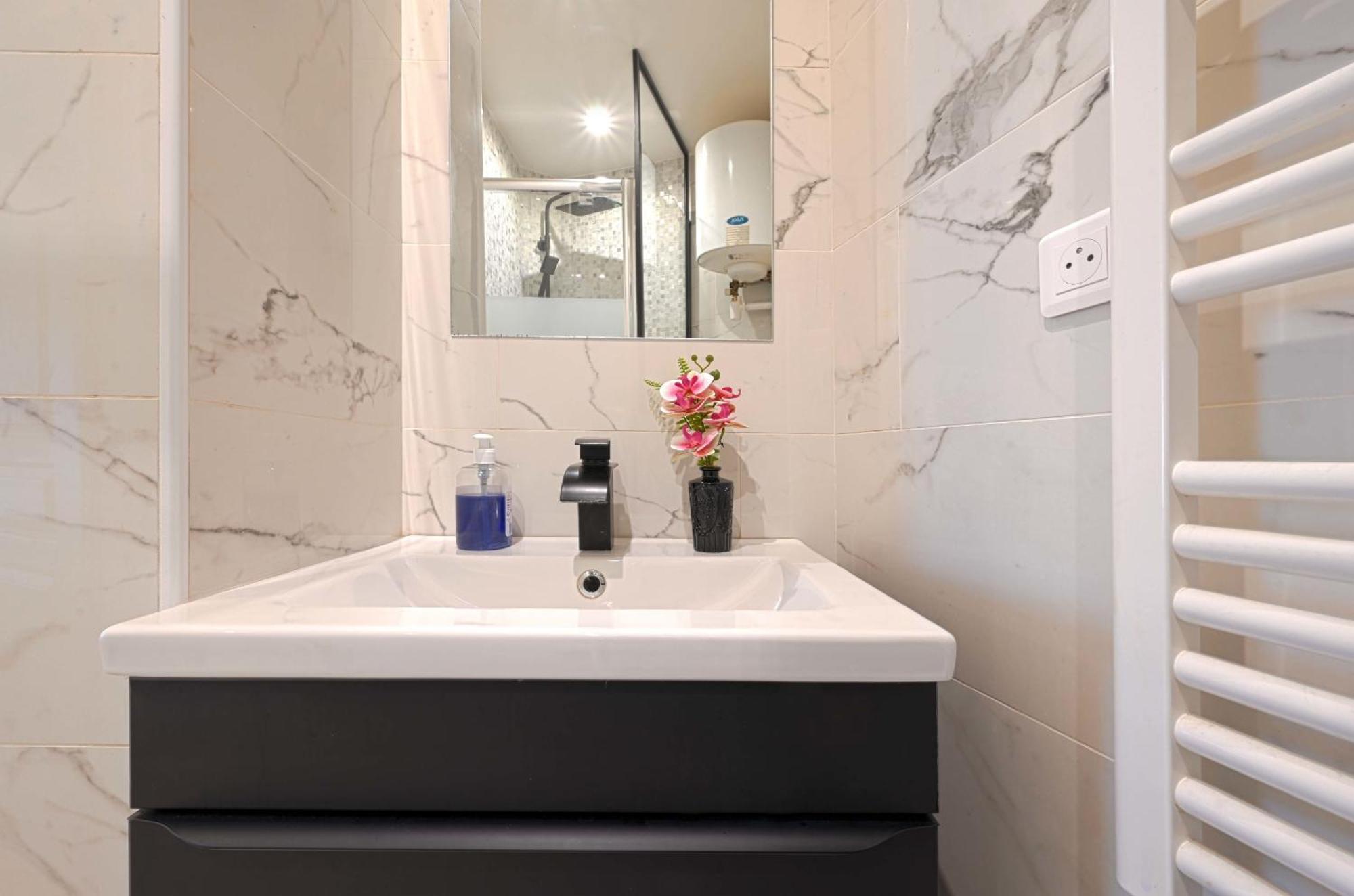 Superbe De 2 Pieces Apartment Paris